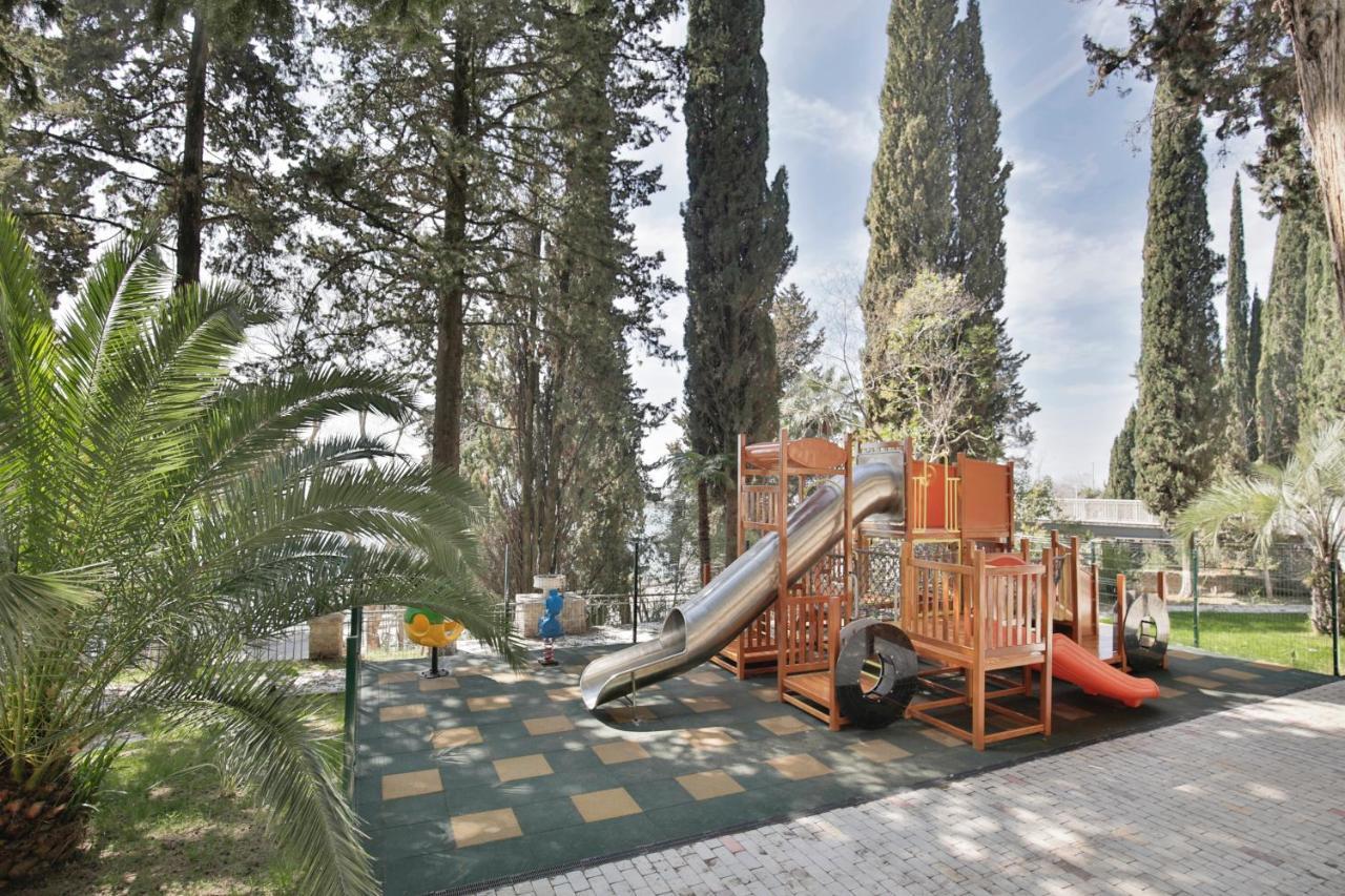 Garden Resort Gagra Exterior photo